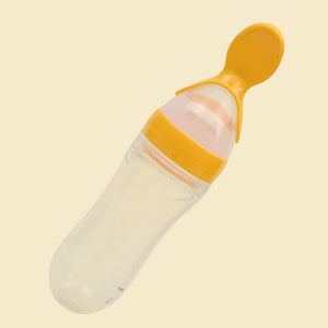 Baby-Flasche mit Löffel